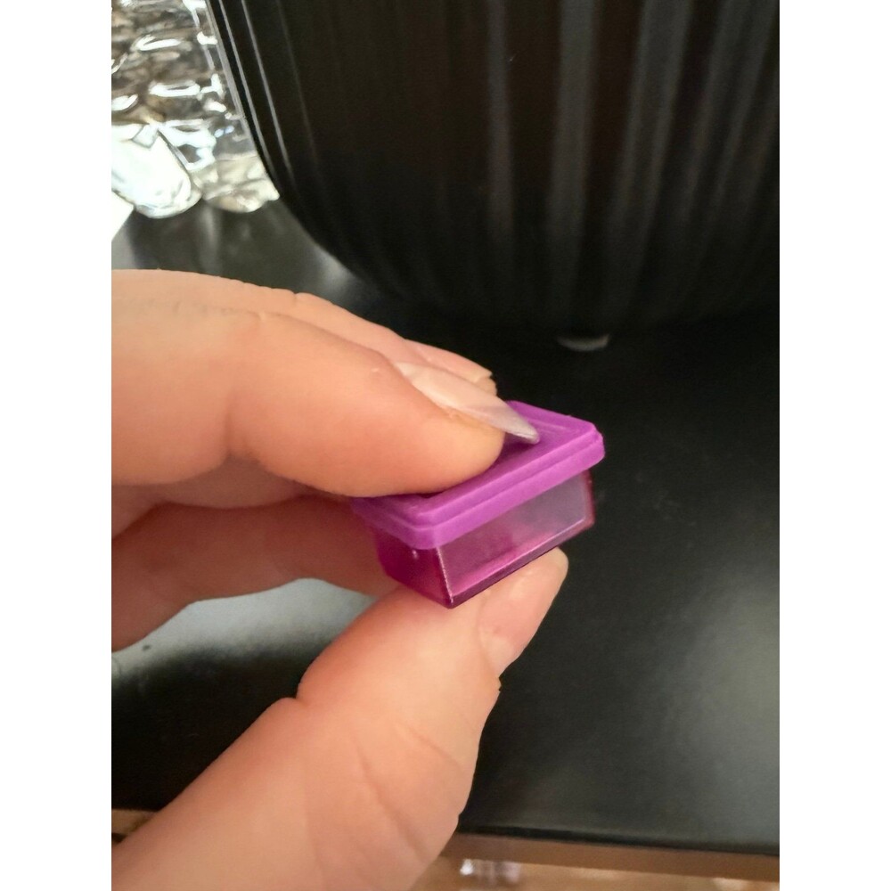 Mini Tupperware purple container - Picture 2 of 2